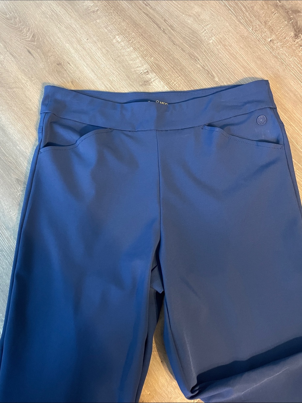 Lilly Pulitzer Luxletic Alston Crop Pants Size 10 NWT Low Tide Navy - Picture 2 of 9